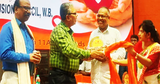 East Burdwan: ৫৩ বছর বয়সে ১০২ বার রক্তদান বর্ধমানের তোরন শেখের!